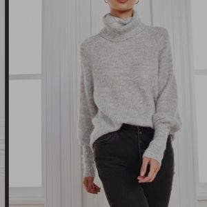 Quince Baby Alpaca-Wool Turtleneck. Light Grey. Size small. New. Chunky and co